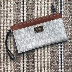 Michael Kors Large wristlet
